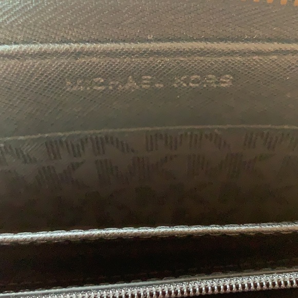 Michael Kors cross grain leather wallet - Picture 4 of 6